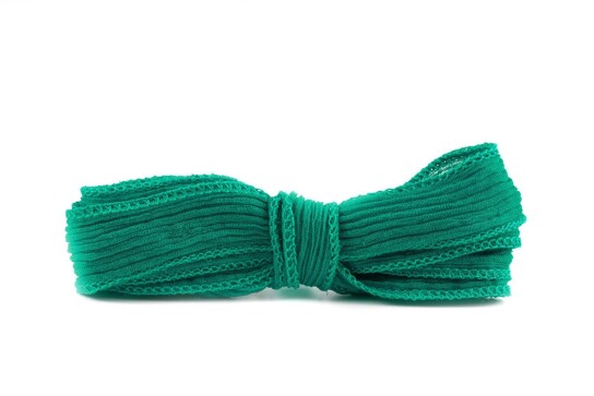 Handgefertigtes Seidenband Crinkle Crêpe Grasgrün 20mm breit