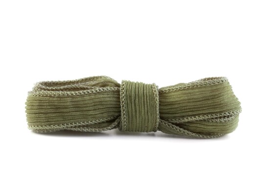 Handgefertigtes Seidenband Crinkle Crêpe Lindgrün 20mm breit