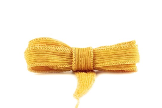 Handgefertigtes Seidenband Crinkle Crêpe Senfgelb 20mm breit