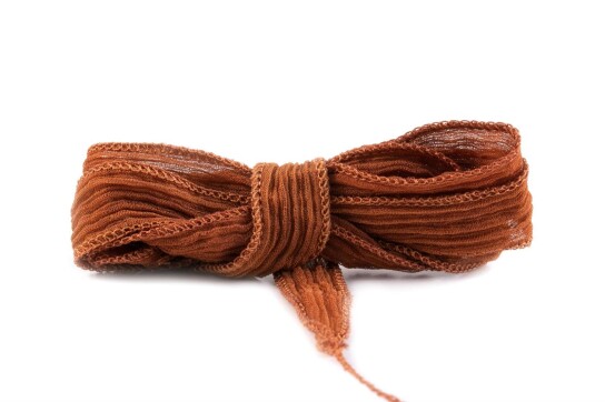 Handgefertigtes Seidenband Crinkle Crêpe Havannabraun 20mm breit