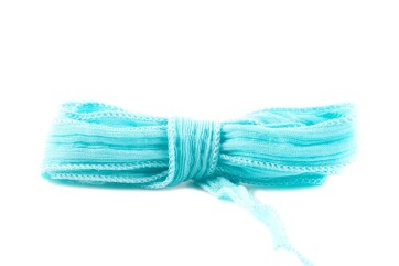 Handgefertigtes Seidenband Crinkle Crêpe Aqua 20mm breit
