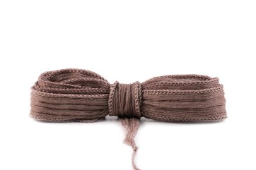 Handgefertigtes Seidenband Crinkle Crêpe Haselnuss 20mm breit