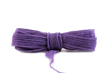 Handgefertigtes Seidenband Crinkle Crêpe Veilchenlila 20mm breit