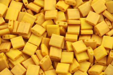 TL2311  Matte Opaque Canary 5x5x1,9 mm 5x5x1,9mm Miyuki...