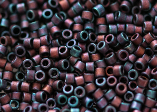 DB0323 Matte Metallic Copper Rainbow Iris Miyuki Delica 11/0 Perle di cilindro giapponese 1,6mm 5g