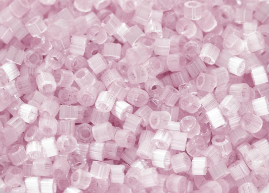 DB0675 Pale Pink Silk Satin Miyuki Delica 11/0 Cuentas de cilindro japonés 1.6mm 5g