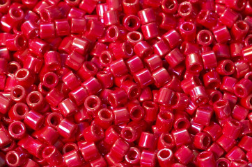 DBL0162  Opaque Red AB Miyuki Delica 8/0 perles...