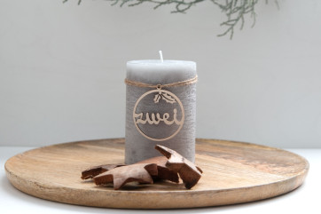 Adventskranz Zahlen Holz 1–4 in Schreibschrift mit Ilex-Blättern | Handgemachte Holzzahlen für den Adventskranz
