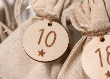 Calendario de Adviento números madera 1-24, redondo Ø4,5cm | grabado estrella, reutilizable
