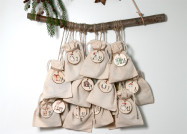 Adventskalender Zahlen Holz 1–24, rund Ø4,5cm | Weihnachtstiere bedruckt, lasergeschnitten, wiederverwendbar