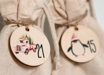 Adventskalender cijfers hout 1-24, rond Ø4,5cm | Pink Christmas bedrukt, lasergesneden, herbruikbaar