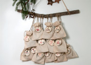 Calendario de Adviento números madera 1-24, redondo Ø4,5cm | Rosa Navidad impreso, cortado a láser, reutilizable