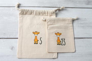 Adventskalender Beutel 24 Stück | Canvas-Beutel handmade mit Giraffe, 100% Baumwolle, OEKO-TEX®, 12×15/15×20cm, wiederverwendbar