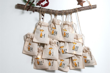 Adventskalender Beutel 24 Stück | Canvas-Beutel handmade mit Giraffe, 100% Baumwolle, OEKO-TEX®, 12×15/15×20cm, wiederverwendbar