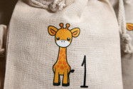 Adventskalender Beutel 24 Stück | Canvas-Beutel handmade mit Giraffe, 100% Baumwolle, OEKO-TEX®, 12×15/15×20cm, wiederverwendbar