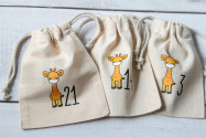 Adventskalender Beutel 24 Stück | Canvas-Beutel handmade mit Giraffe, 100% Baumwolle, OEKO-TEX®, 12×15/15×20cm, wiederverwendbar