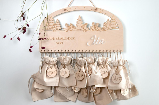 Calendrier de l’Avent bois paysage d’hiver avec oies | 38×21cm | prénom en acrylique | sélection de sets (planche, chiffres gravés, sets complets)