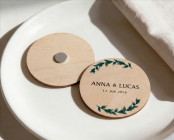 Platzkarten Hochzeit Holz Ø6cm | personalisiert | Blätterkranz