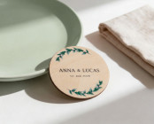 Platzkarten Hochzeit Holz Ø6cm | personalisiert | Blätterkranz