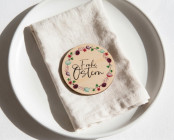 Platzkarten Ostern Holz Ø6cm | personalisiert | Frühlingskranz Pastellflieder