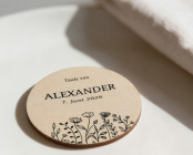 Platzkarten Taufe Holz Ø6cm | personalisiert | Wildblumen – Line Art